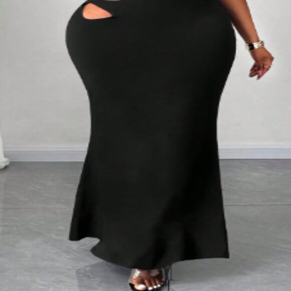 Plus Size Sleeveless Tight-Fitting Floral Hollow-Out Halter Dress - Picture 3 of 9